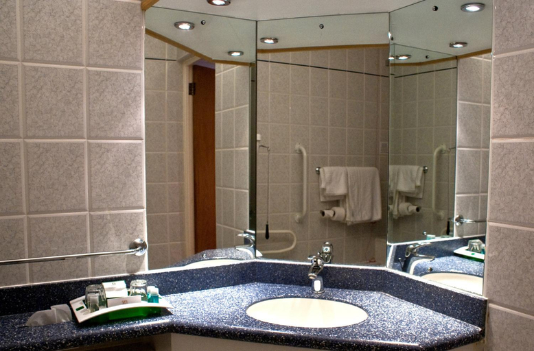 Bathroom 3, Holiday Inn Ashford North By IHG, Kent