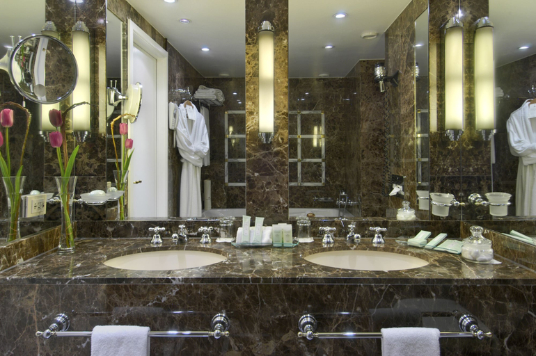 Bathroom 3, Warwick Brussels Grand Place, Bruxelles