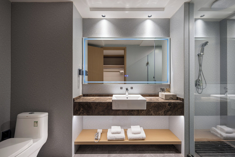 Bathroom 4, JIN JIANG HOTEL QINGDAO XINHE, Qingdao