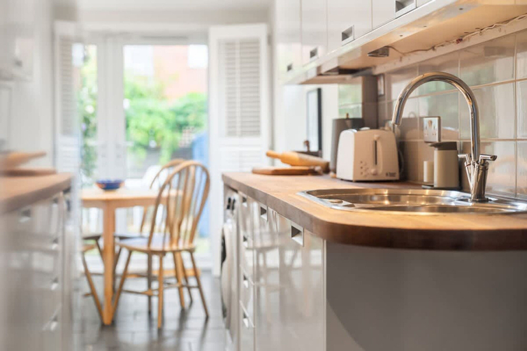 Room 3, Reading Station - Modern Home w Garden Sleeps 6, Reading