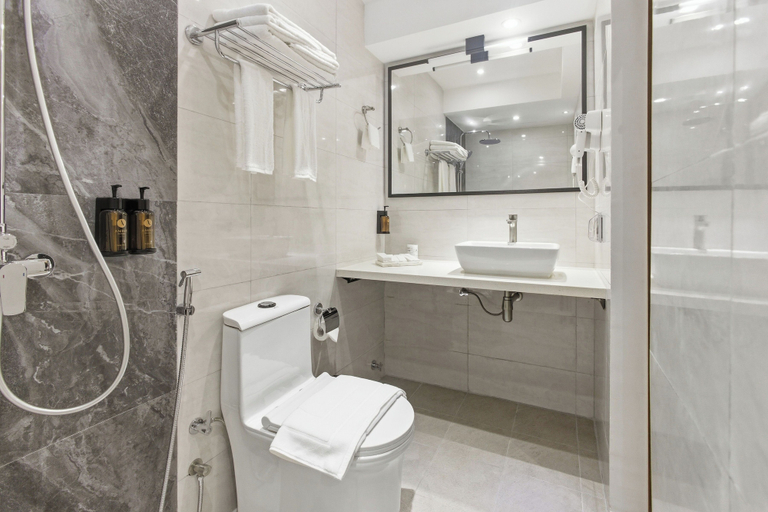 Bathroom 5, Amber Seaside Hotel at Hulhumale, Malé