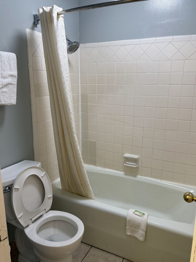 Bathroom 5, Liberty Inn, Covington