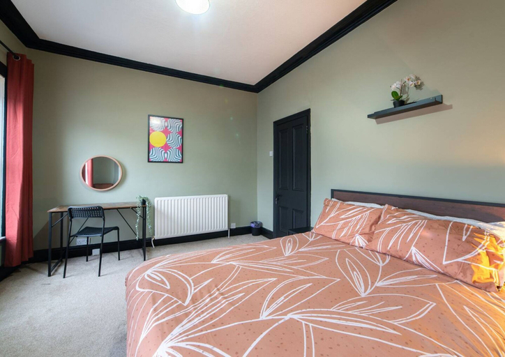 Room 4, Work-friendly Sefton Penny Lane Free Parking, Sefton