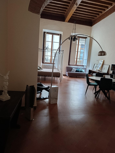 Others 4, Lo studio nel borgo, Florence