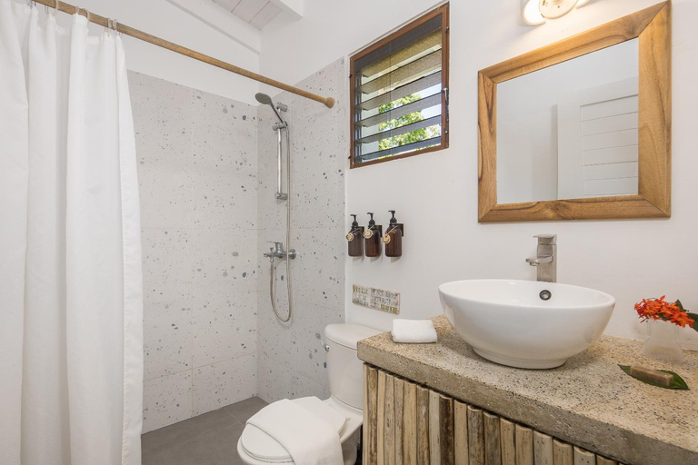 Bathroom, El Encuentro Surf Lodge, Sosua