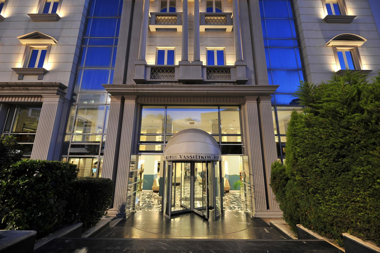 Exterior & Views