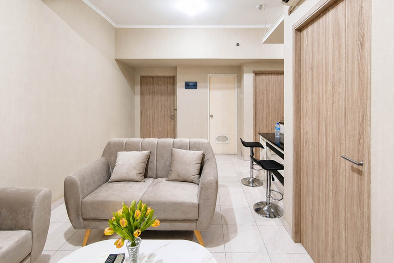 Living Room 3, Serene 2BR Apartment Newton Residence Bandung By Travelio, Bandung