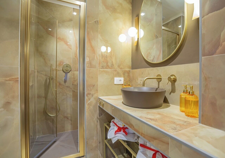 Bathroom 5, Maison Boito 126, Roma