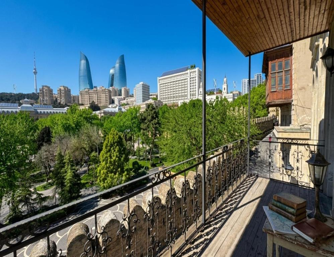 Exterior & Views