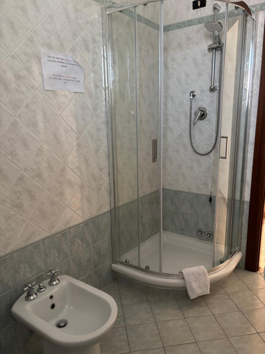 Bathroom 3, Il Boschetto, Perugia