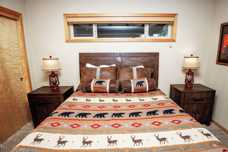 Bedroom 2, Tokatee 15, Deschutes