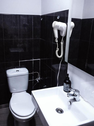Bathroom 3, Hostal Andrea, Madrid