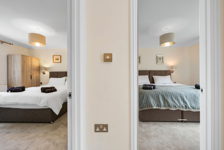 Room 5, Spacious 3BR Flat in Stroud Haven, Gloucestershire