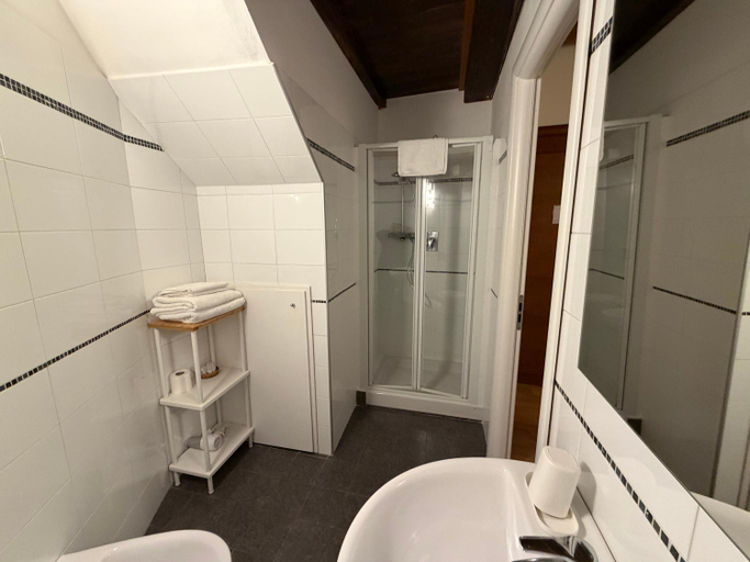 Bathroom 5, La Dolce Vita, La Spezia