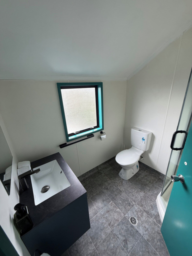 Bathroom 4, Smoke Lake Hot Springs Lodge & Camp, Rotorua