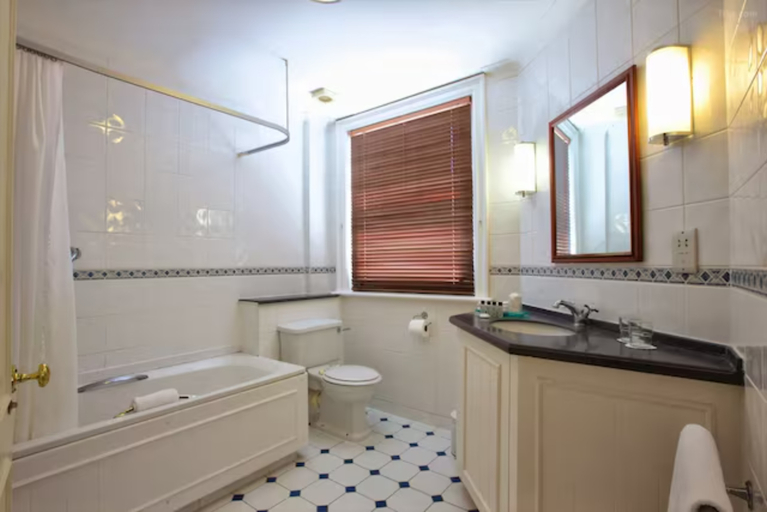 Bathroom 5, Bournemouth Carlton Hotel By Belvilla, Bournemouth