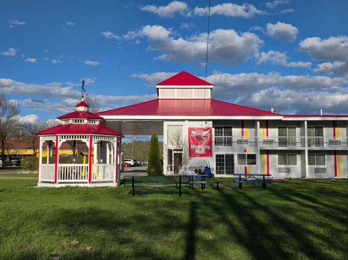 Exterior view 5, Saffron Inn, Androscoggin