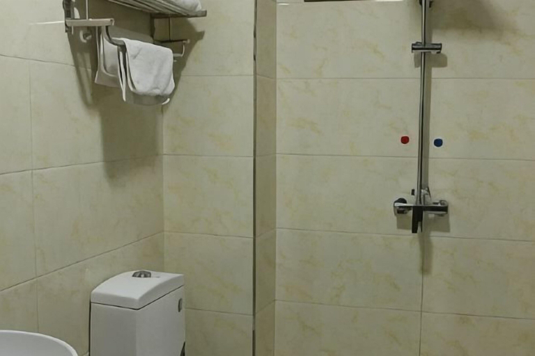 Bathroom 3, Yuxi Jungong Hotel, Dingxi