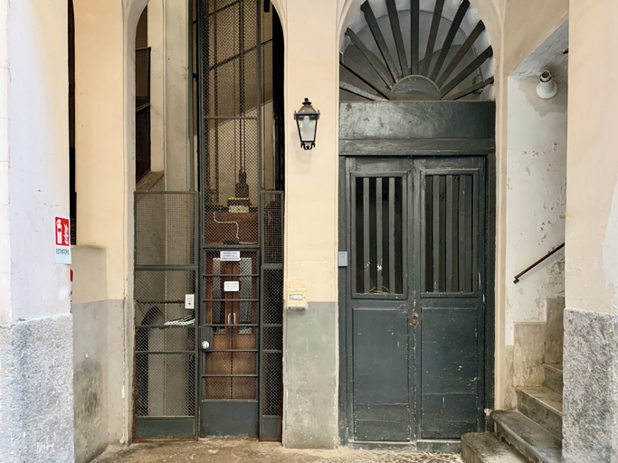 Interior 5, Via Tarsia 23, Napoli