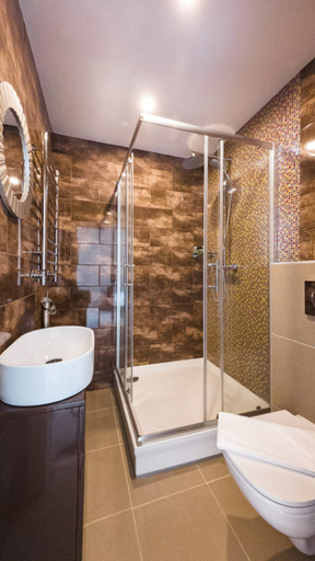 Bathroom 5, Newquay Beach Hotel by Sunday, Cornwall