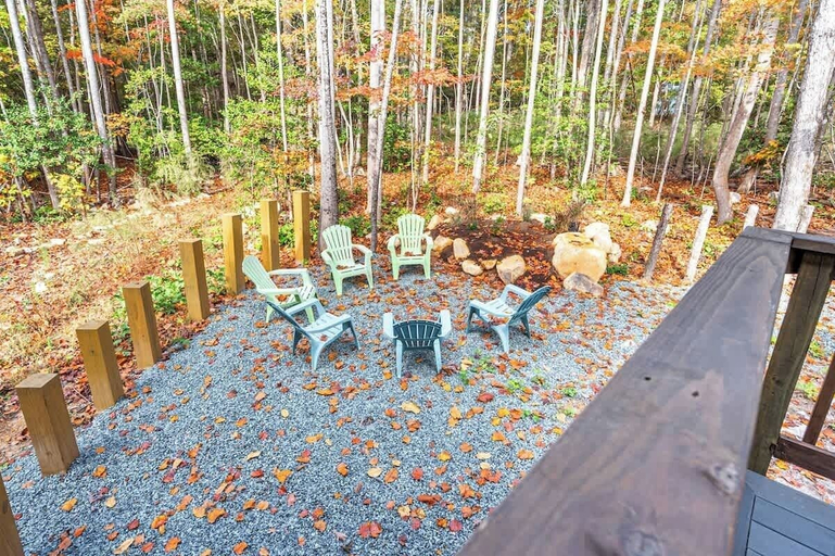 Interior 4, Full Bloom Tree House - Stonewall Road, Chatham