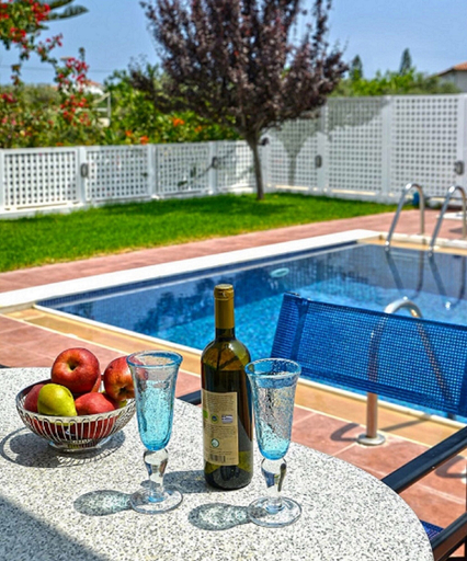 Food & Drinks 5, Oliv Apartments, Crete