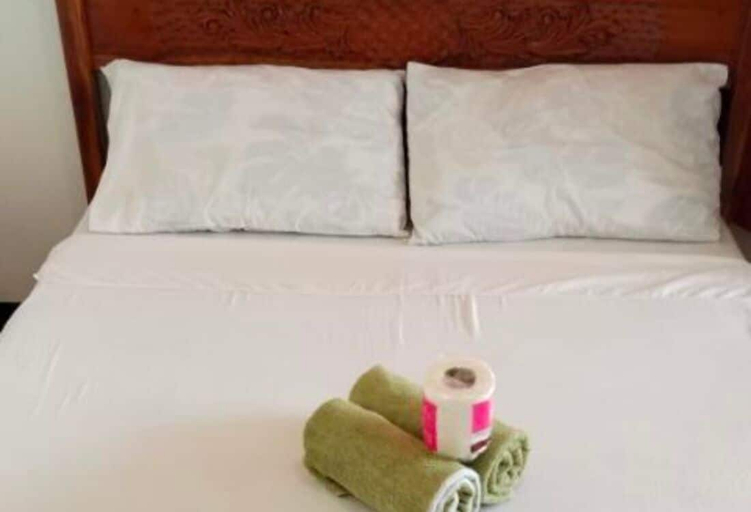 Room 5, Akasia Bungalows by Hiverooms, Catmon