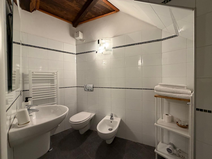 Bathroom 5, La Dolce Vita, La Spezia