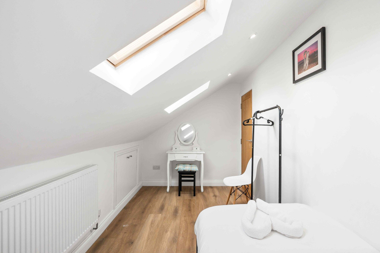 Room 2, Coral Haven With Parking By My Getaways, West Sussex