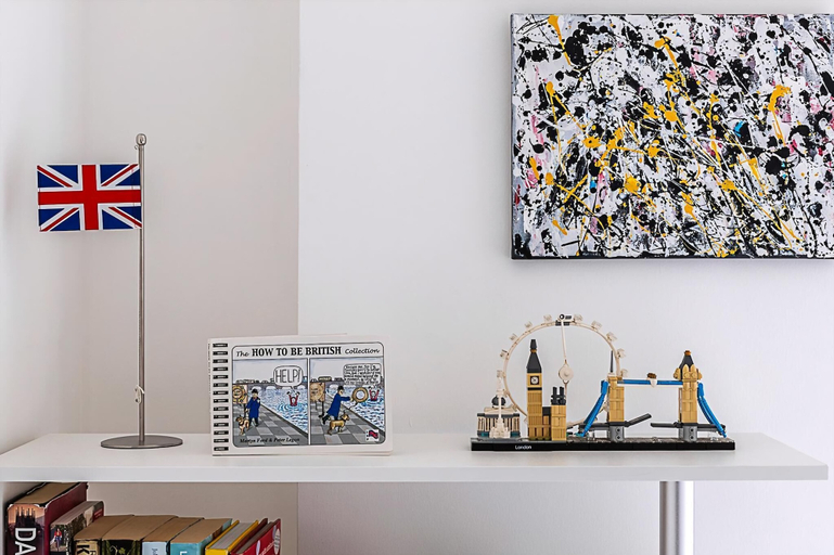 Food & Drinks, Stepney Green City Apartment, London