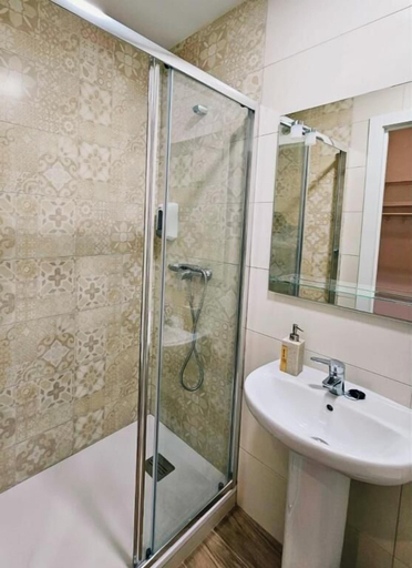 Bathroom 3, Hostal Andrea Gran Via, Madrid