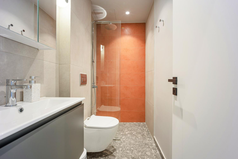Bathroom 2, Mobee-House, Attica