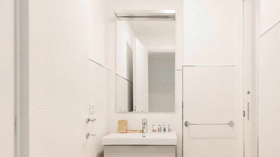 Bathroom 3, Italianway-Bergonzoli Place, Milano
