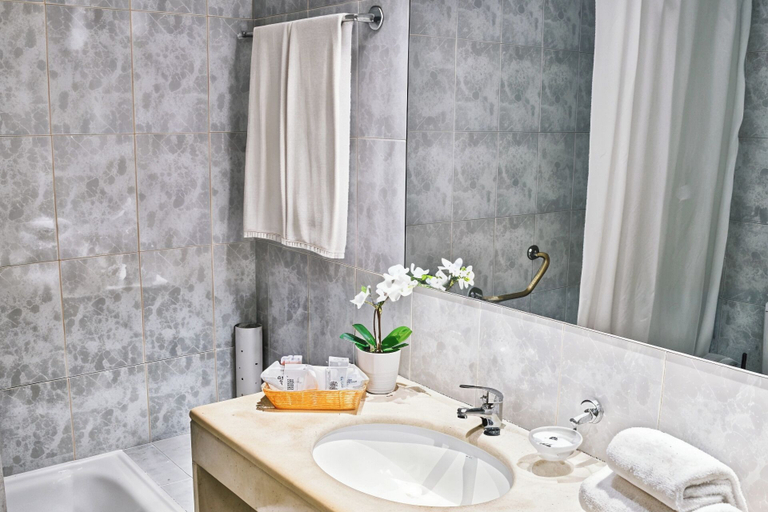 Bathroom 5, Ondamar Hotel, Albufeira