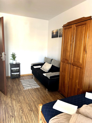 Bedroom 2, Big Foot by MANGO Food&Bar, Puck
