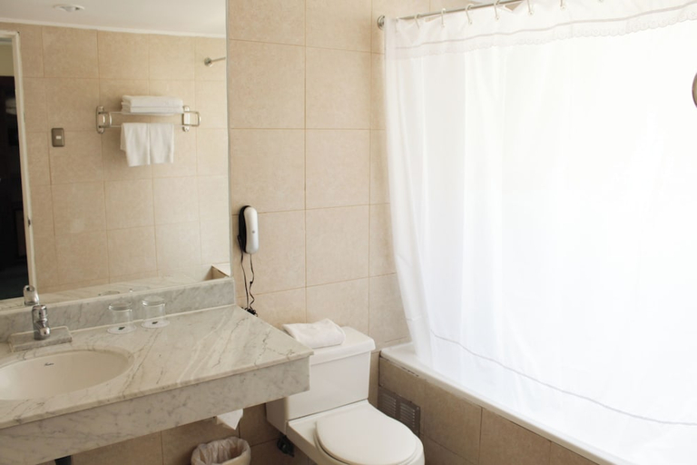 Bathroom 4, Hotel Leonardo da Vinci, Santiago