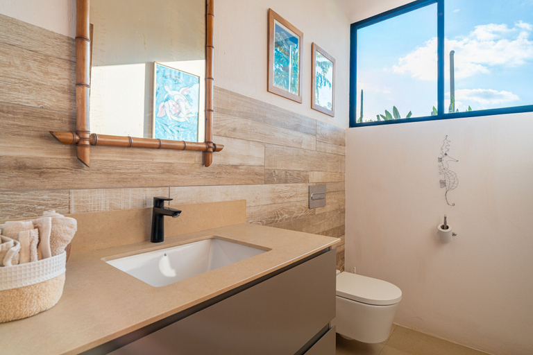 Room 2, Villa Assinie Beachfront Home With Direct Ocean Access, Parrita