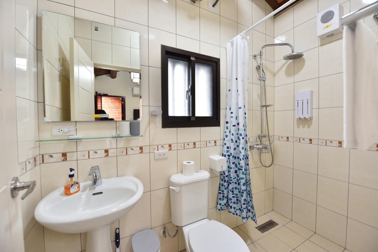 Bathroom, 木馬丑盒子古厝民宿 Troy Droll Bin, Kinmen