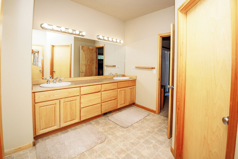 Bathroom 3, Tokatee 15, Deschutes