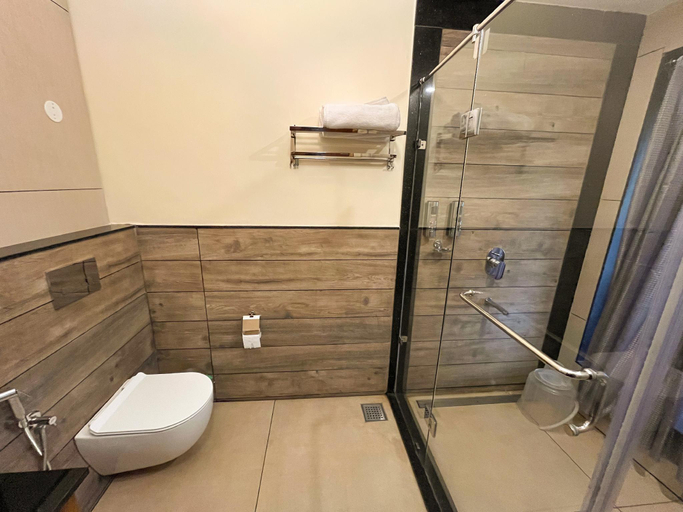 Bathroom 3, Holiday Courtyard, Wayanad
