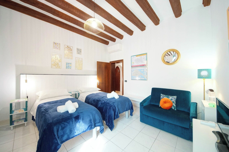 Room 5, DolceVita Apartments N. 531, Venezia