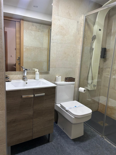 Bathroom 4, Apartahotel Canfranc, Huesca