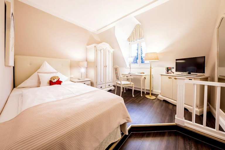 Bedroom 3, Romantischer Winkel RoLigio & Wellness Resort, Osterode am Harz
