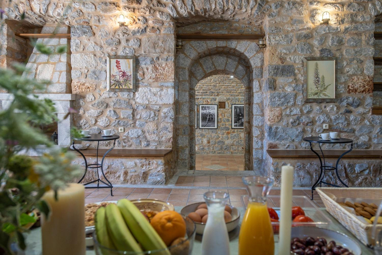 Food & Drinks 4, Pyrgoi Theodorakaki O Gerolimenas, Peloponnese