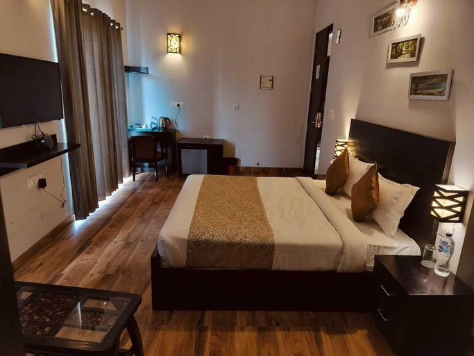 Room 2, Citrine Suites Vrindavan, Mathura