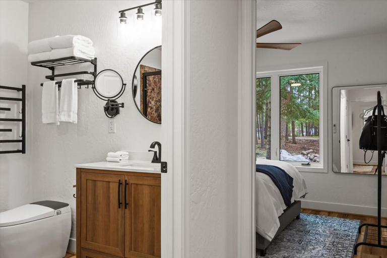 Room 4, Cabin With Hot Tub Lake Access Fire Pit, Kootenai