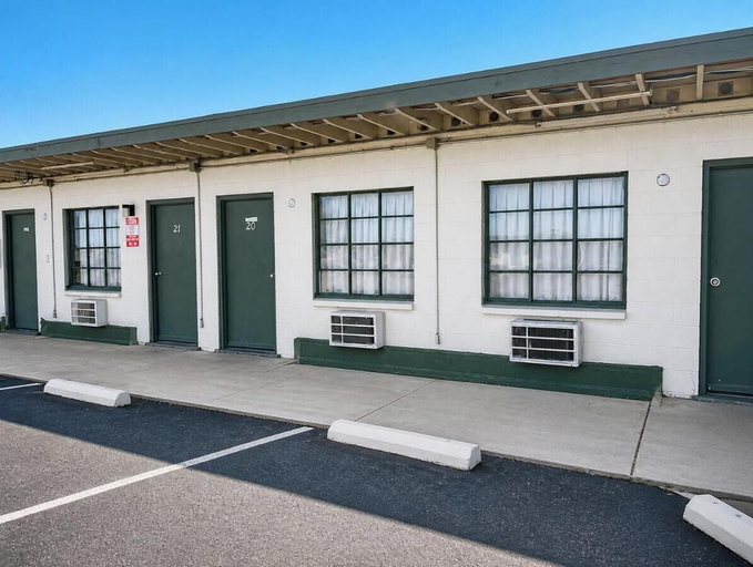 Exterior & Views 2, Carl's Motel, Kern