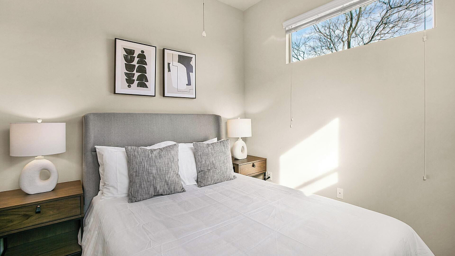 Room 3, Landing Apartments near Downtown Jacksonville, Duval