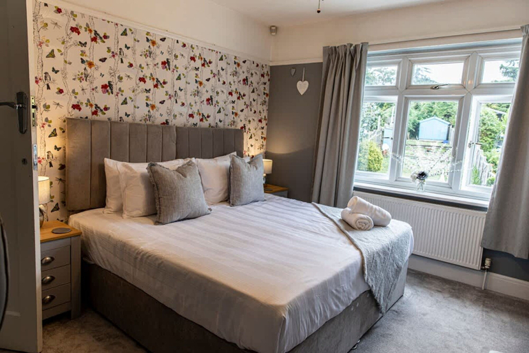 Room 4, Lovely Home 2 Parking Spaces Castle High St, Medway