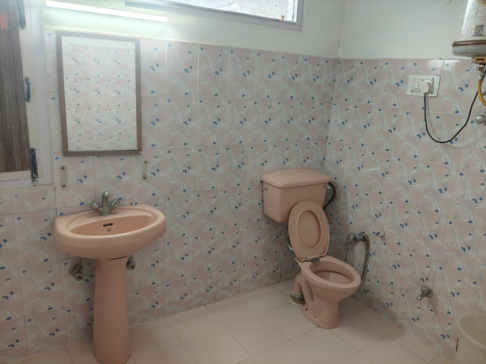 Bathroom 3, Hotel Alpine Manali, Kullu
